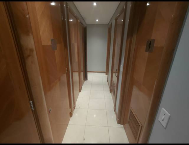4,789M² OFFICE FOR SALE IN BRYANSTON